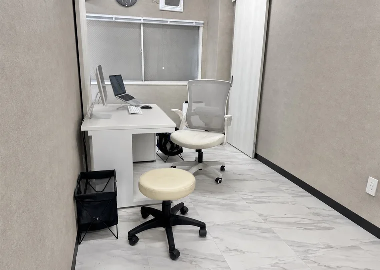 The consultation room at OKACHI CLINIC