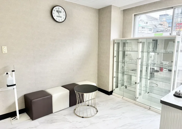 The waiting area at OKACHI CLINIC