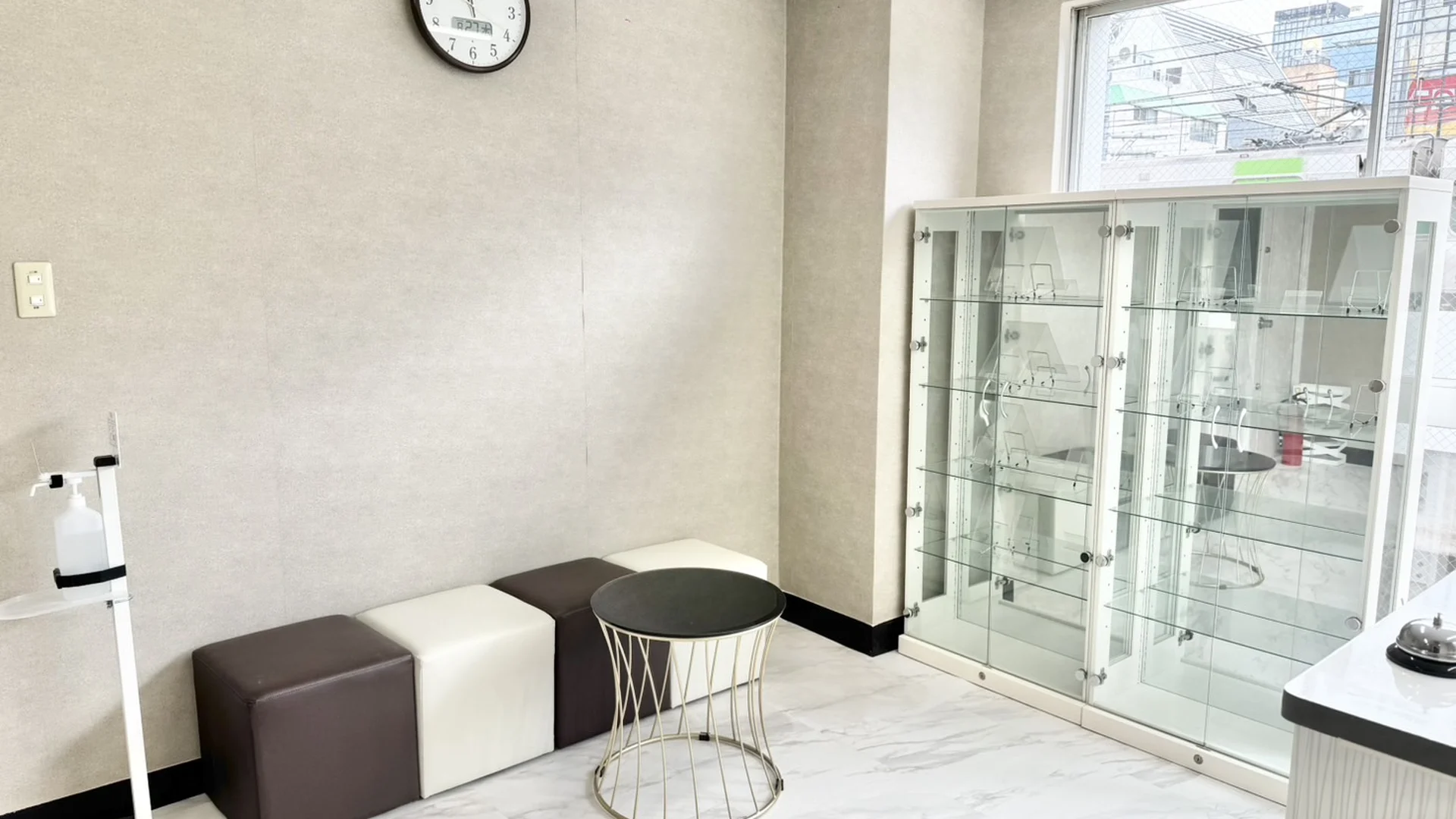 The waiting area at OKACHI CLINIC