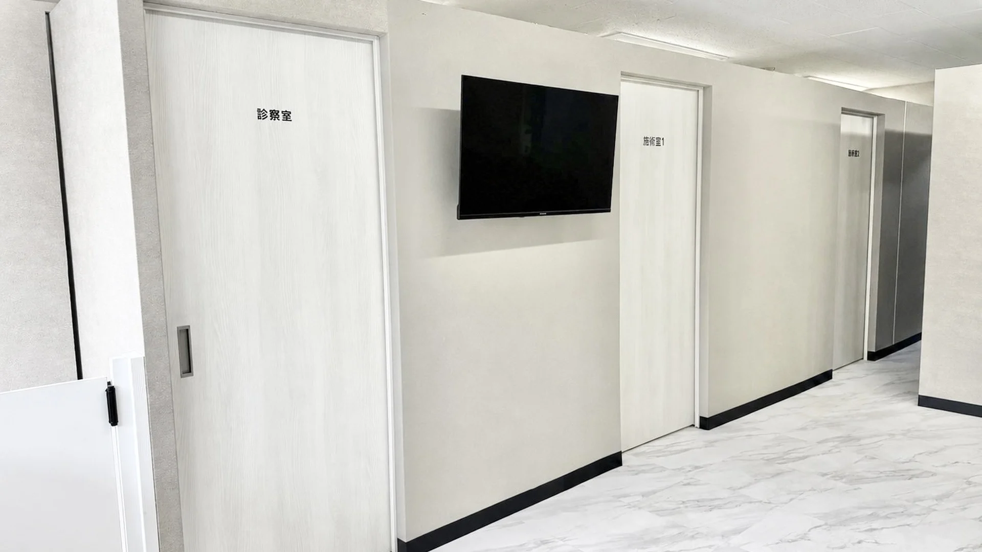 Consultation and treatment rooms at OKACHI CLINIC